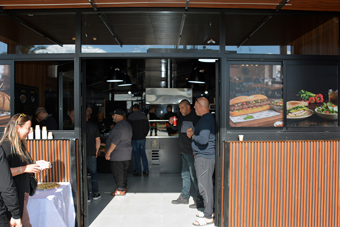 افتتاح مطعم *Sandoshino* في جلجولية بإدارة أبناء المرحوم ابو ايوب جابر